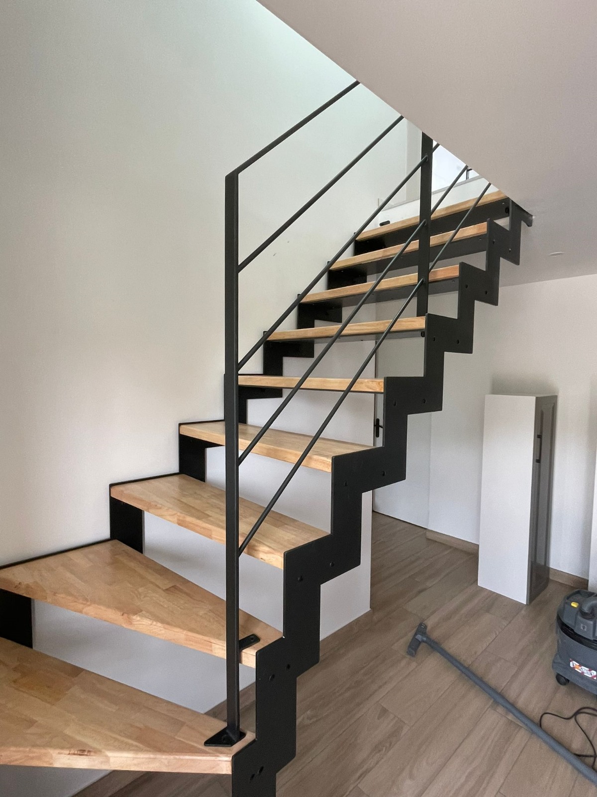 Escalier quart tournant crémaillère métal et bois — Klatem