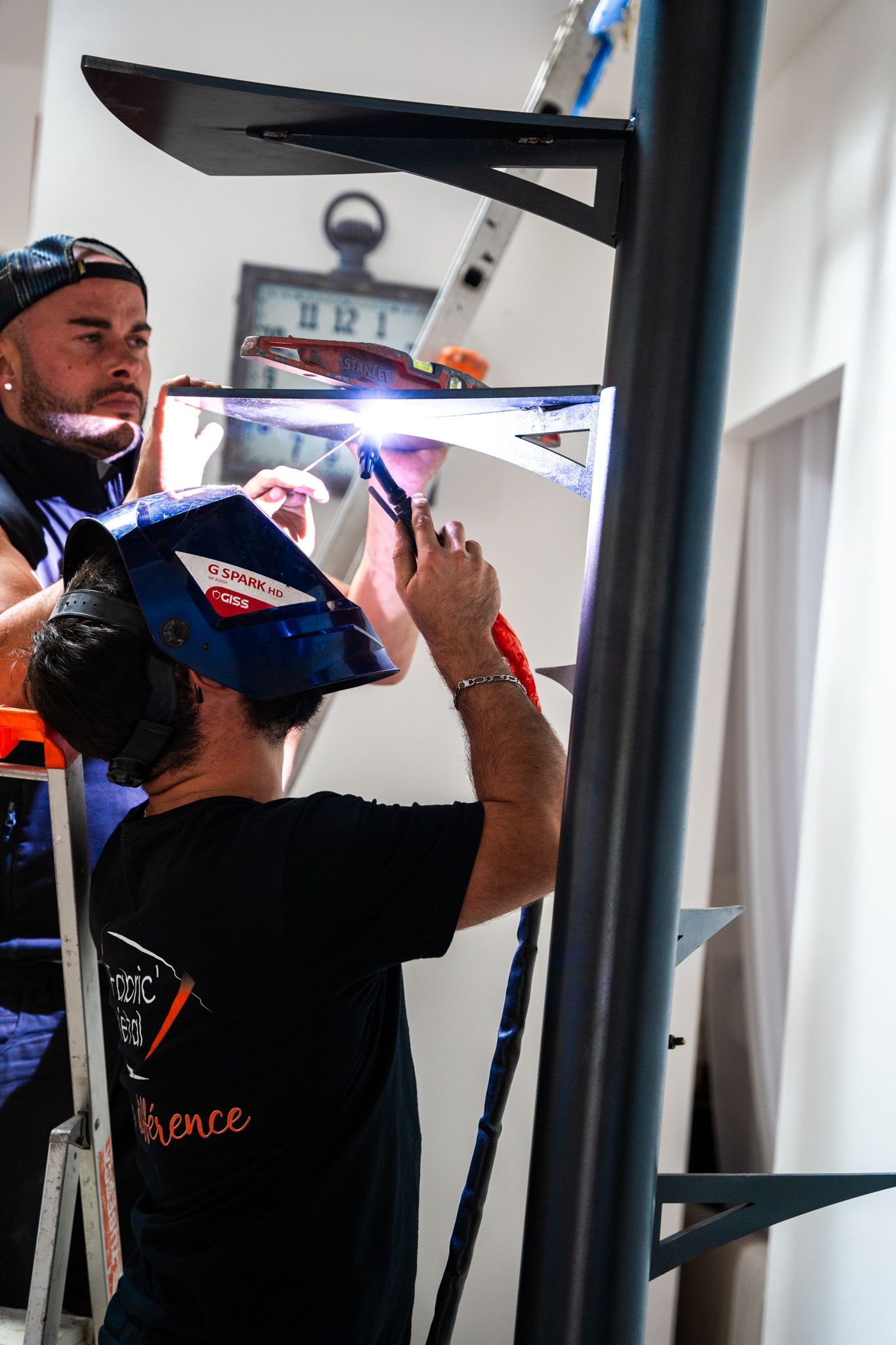 Installation escalier métallique chez le client dans le Morbihan